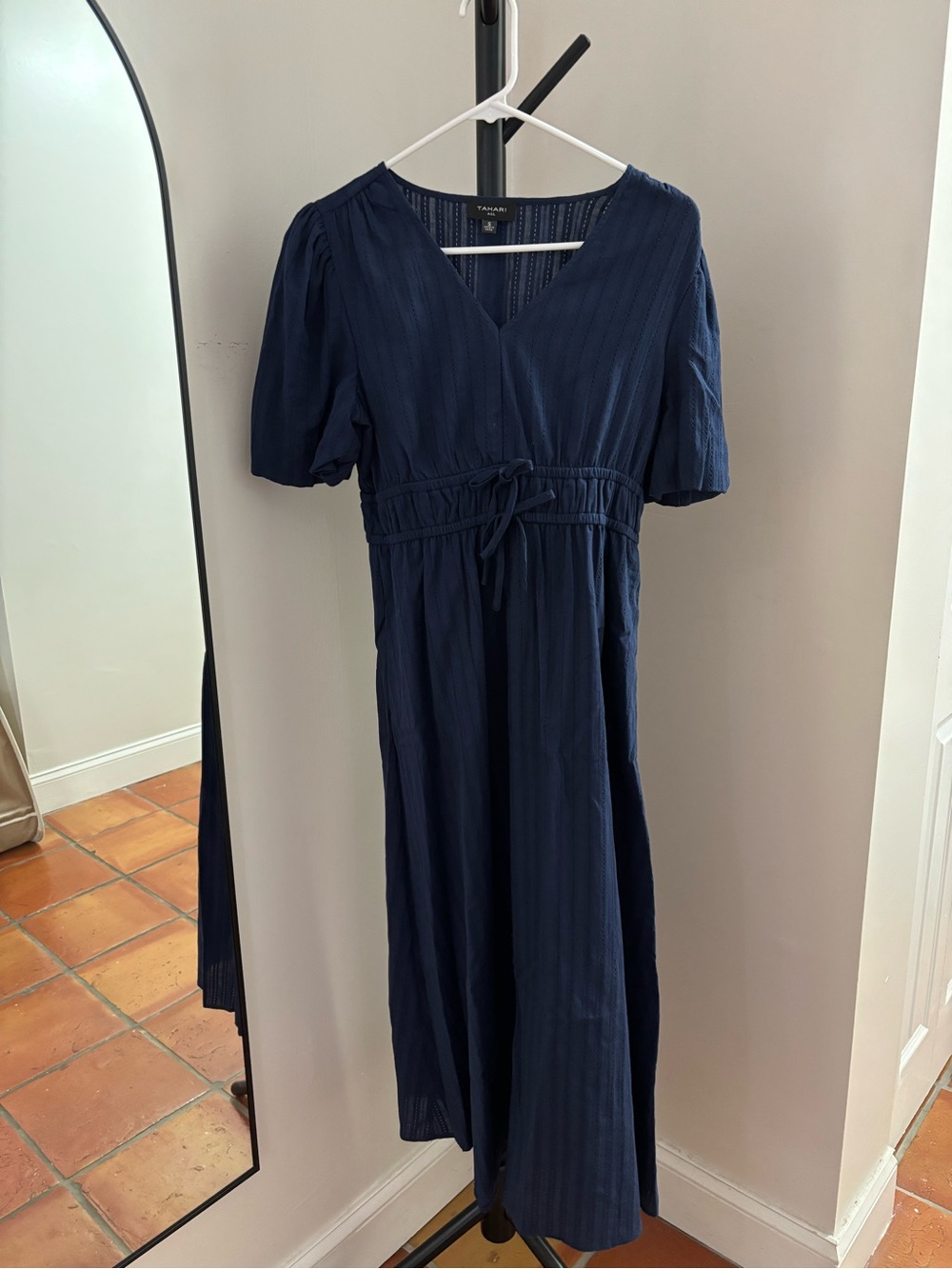 TAHARI Women's Navy V-Neck Midi Dress with Waist Tie